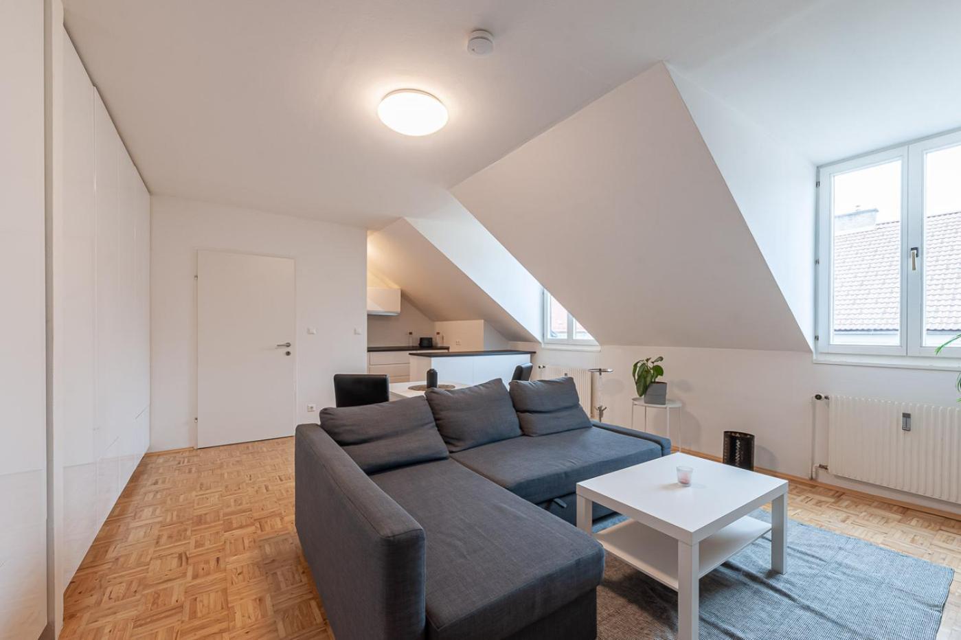2 In Der Stadt - Grazy *